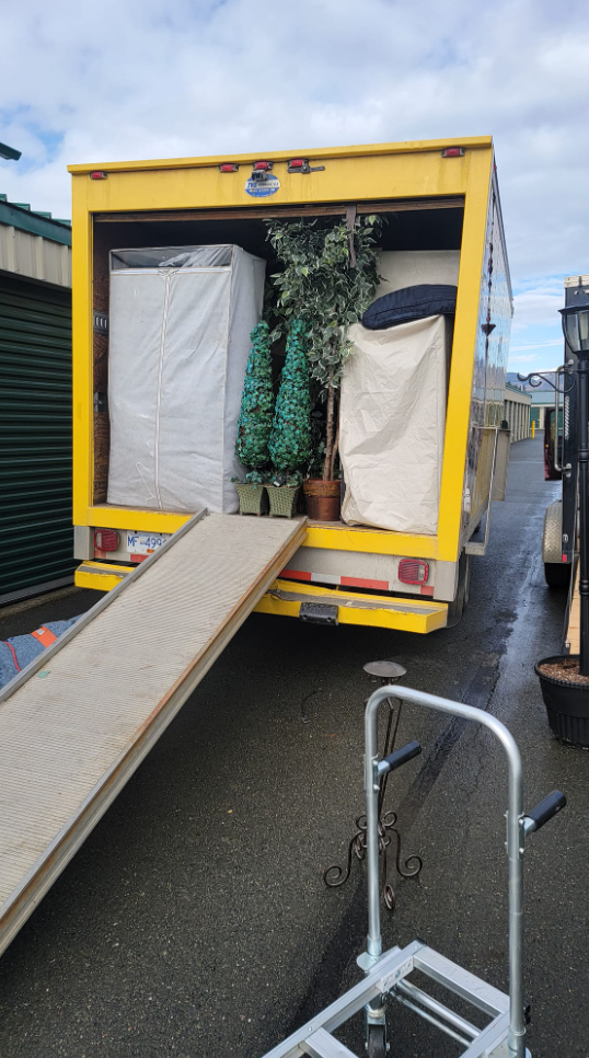 Robin Ariel Transport truck fully loaded and ready for a Kamloops household move