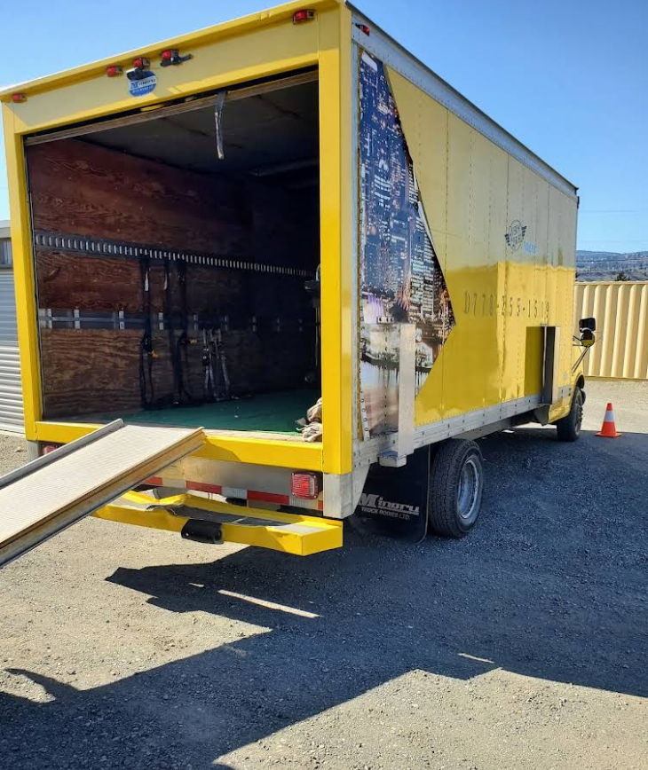 Robin Ariel Transport open-back truck for furniture and delivery jobs